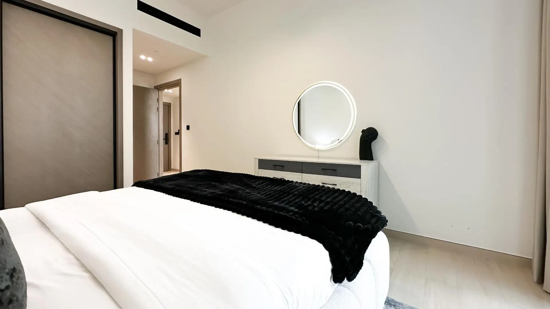 Trophy - Stardust Sanctum Suites W Pool View In Heart Of Jvc Dubai United Arab Emirates