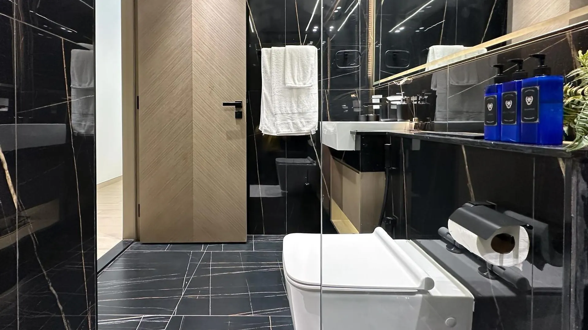 Trophy - Stardust Sanctum Suites W Pool View In Heart Of Jvc Dubai Apartment